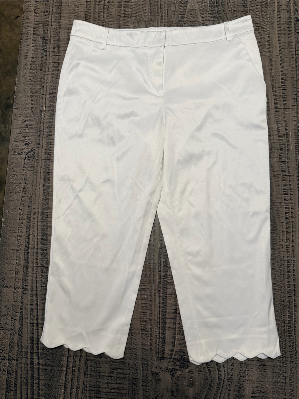 Women's White Scallop-Hem Capris